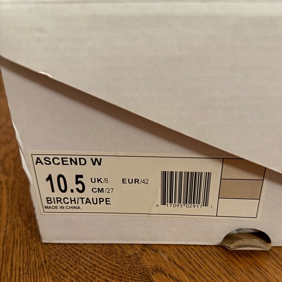 New in Box APL Ascend womens 10.5 tan birch white running shoes - Picture 4 of 7